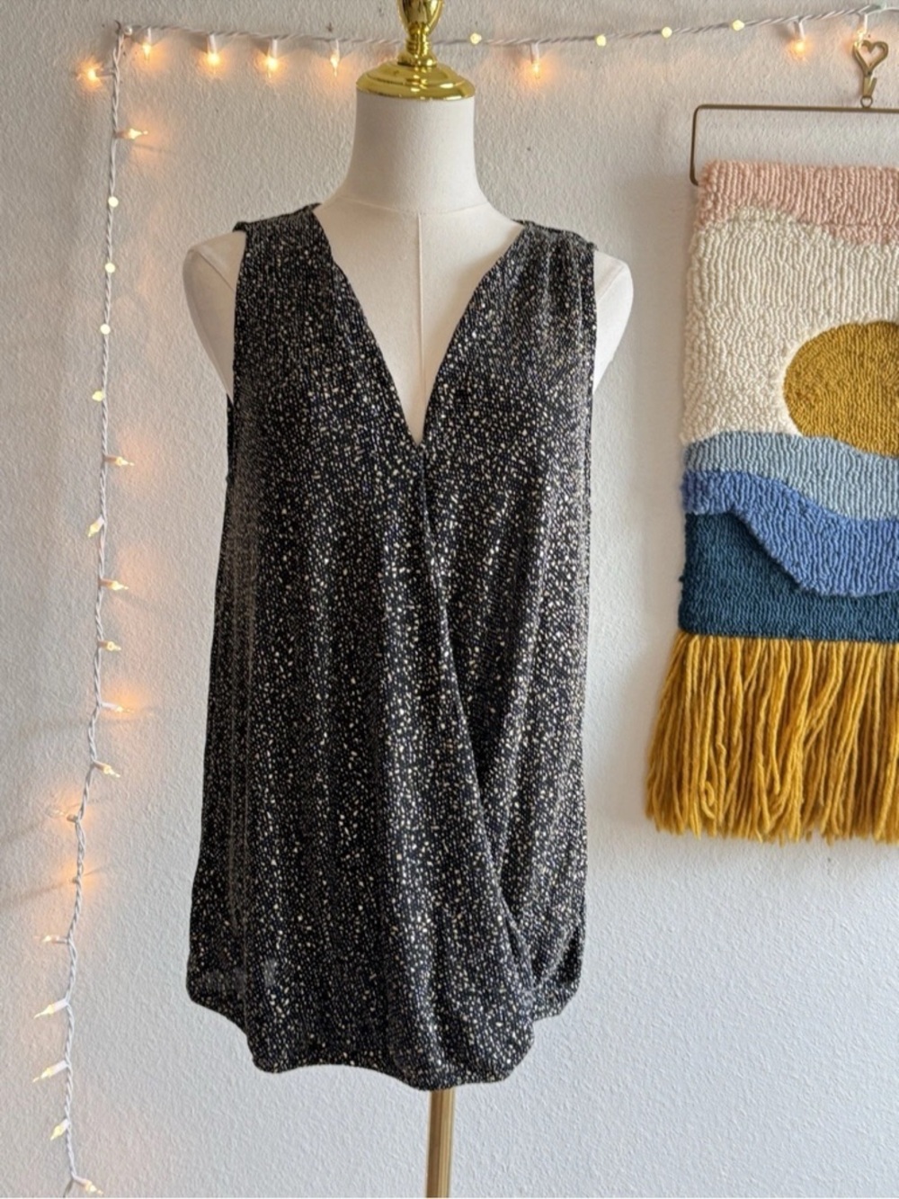 NWT Eri & Ali Anthropologie Evita Black Gold Surplice Wrap Tank Top Shirt Size M